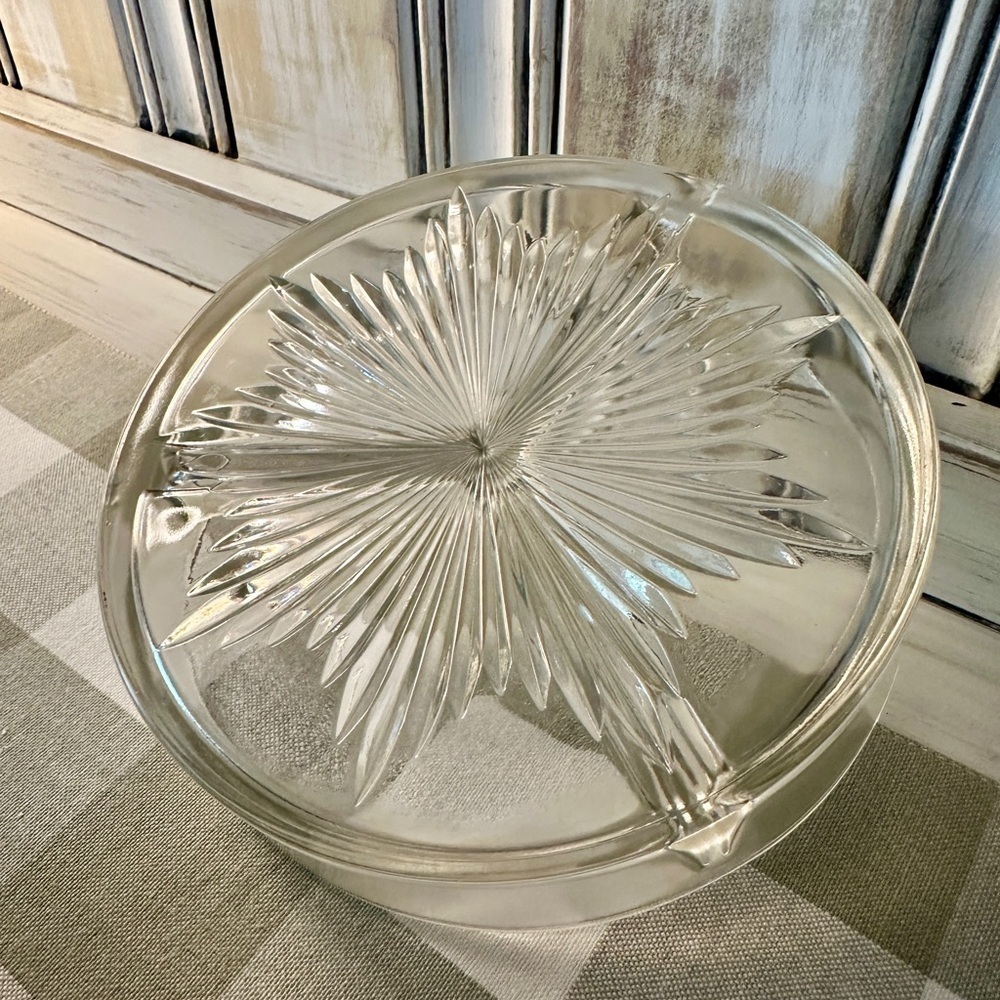 VINTAGE, DIVIDED GLASS DISH WITH A METAL LID. VERY NICE, PREOWNED CONDITION. - Picture 8 of 11